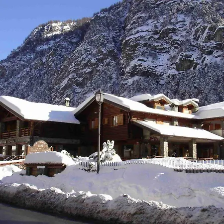 Appartamento In Near Lift Antey-Saint-André